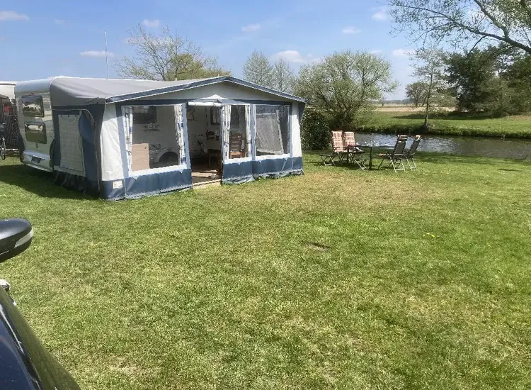 Mietwohnwagen auf dem Campingplatz